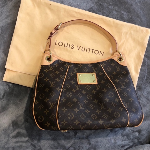 Louis Vuitton Handbags - Like-New Louis Vuitton Monogram Galliera PM